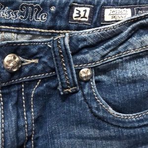 Miss Me Skinny Jeans / Size 31 - Inseam 32